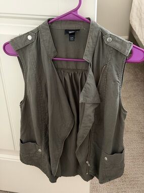 M&M'S Olive Green Sleeveless Utility Jacket